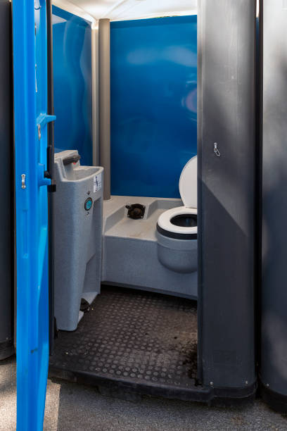 Portable bathroom rental in Casa Loma, CA